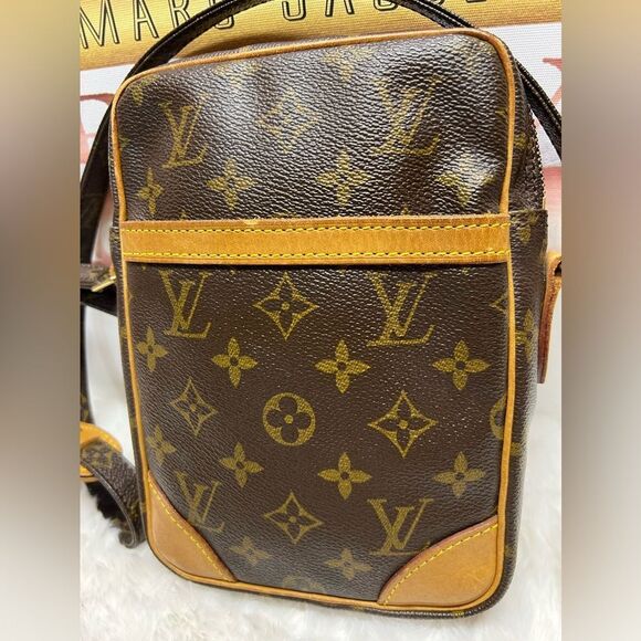 LOUIS VUITTON-SL0050 Danube Monogram Canvas Crossbody - Picture 11 of 15
